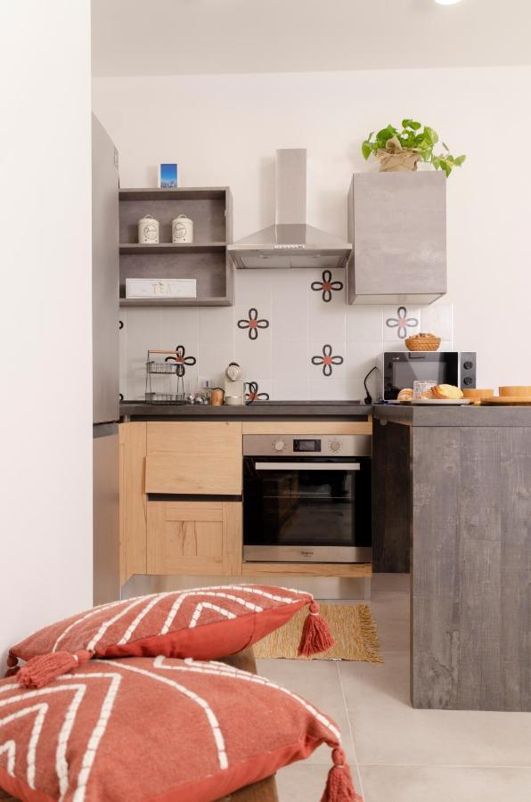 Apulialux Garruba Cozy Apt & Parking Бари Екстериор снимка